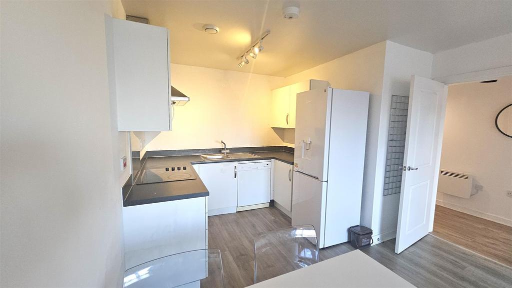 Kitchen b.jpg