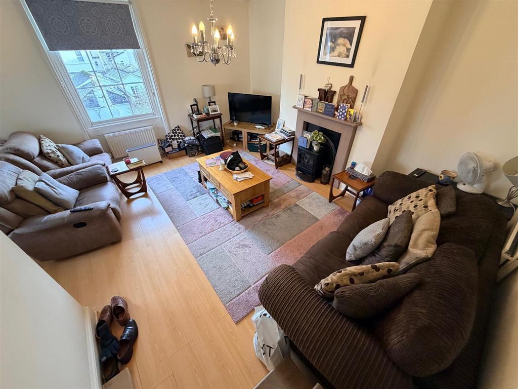 Living Room 1.jpg