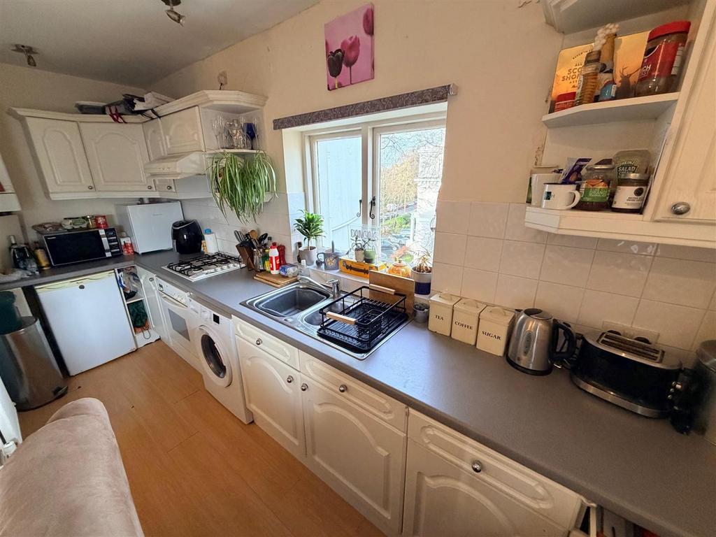 Kitchen 1.jpg