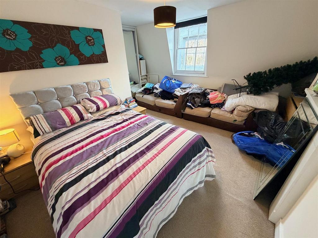 Bedroom 1.jpg