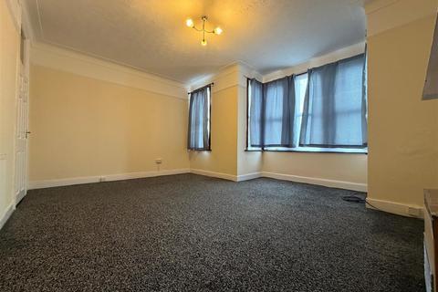 2 bedroom flat to rent, Coventry Road, Ilford