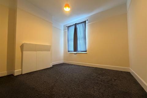 2 bedroom flat to rent, Coventry Road, Ilford