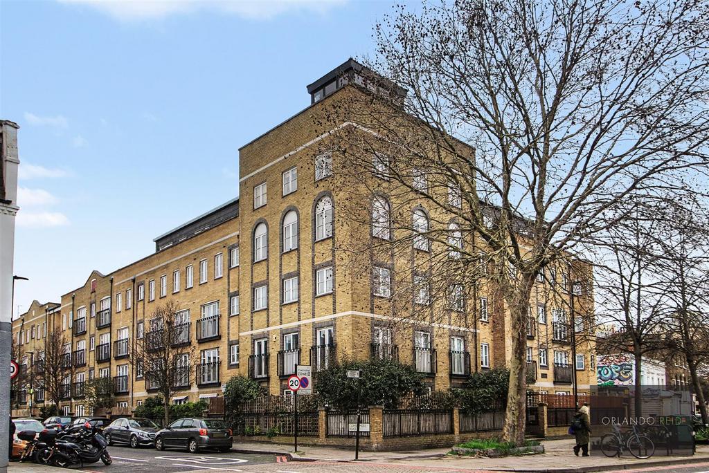 Flat 38, 41 Draymans Court SW9 9 QE-10.jpg