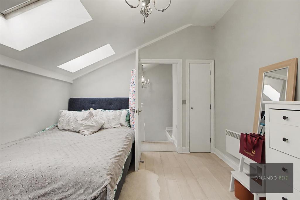 Flat 38, 41 Draymans Court SW9 9 QE-12.jpg
