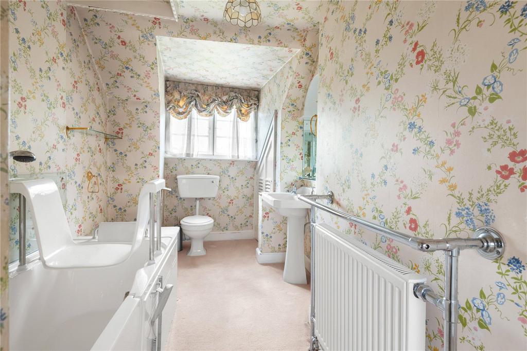 En-Suite Bathroom