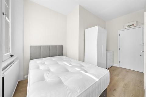 undefined, St Georges Drive, London SW1V