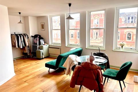1 bedroom flat for sale, Harewood Street, Leeds, West Yorkshire, LS2
