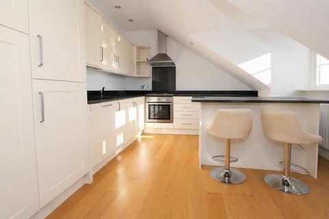 2 bedroom apartment for sale, West Street Lane, Carshalton Village SM5