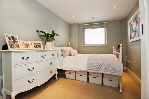 2 bedroom flat for sale, Armouries Way, LEEDS, West Yorkshire, LS10
