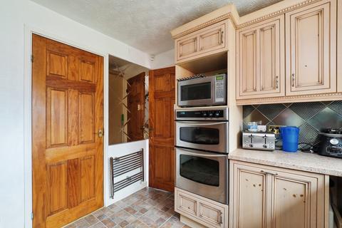 3 bedroom detached house for sale, Hazelwood Drive, Hucknall, Nottingham, Nottinghamshire, NG15