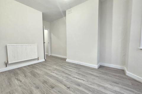 2 bedroom ground floor flat to rent, Linley Road, London N17