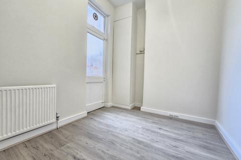 2 bedroom ground floor flat to rent, Linley Road, London N17