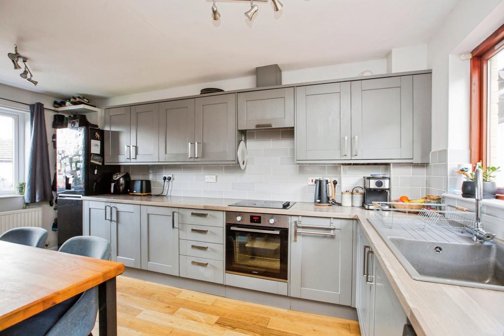Kitchen / Dining
