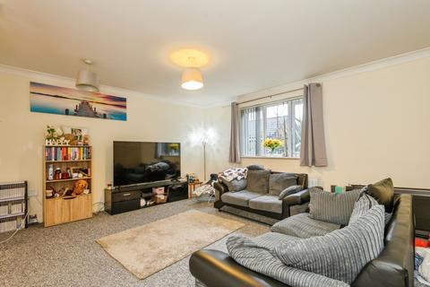 2 bedroom flat for sale, Blackthorn Drive, Huddersfield, West Yorkshire, HD3