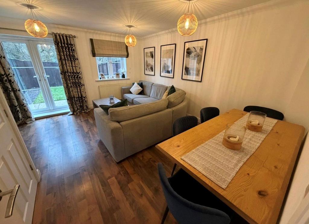 Lounge / Dining Room