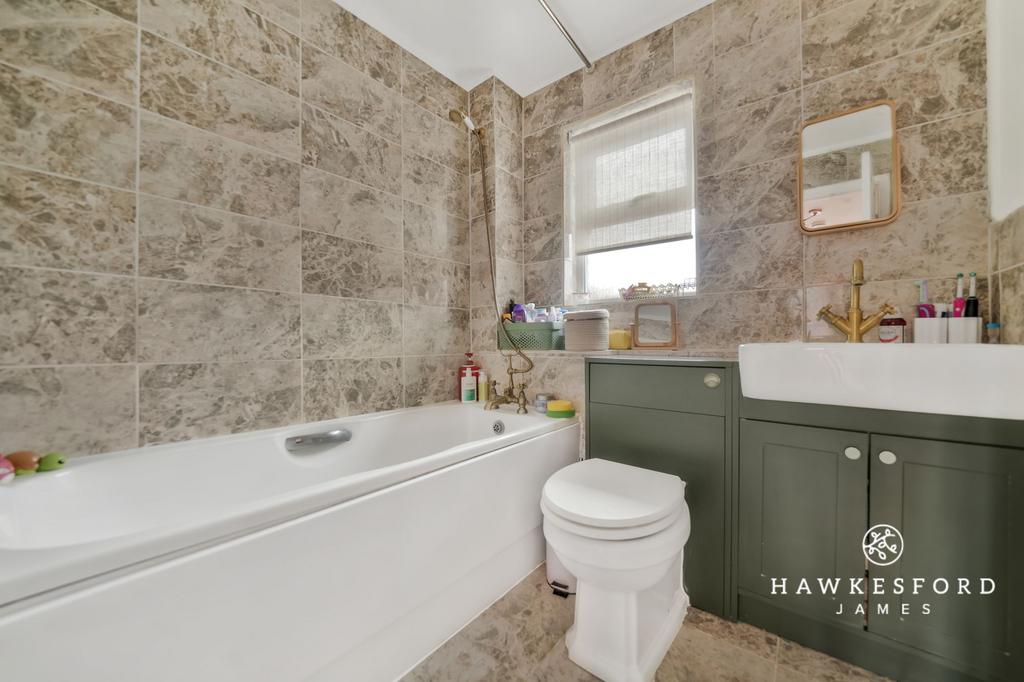 Moonstone Square, Sittingbourne - Bathroom
