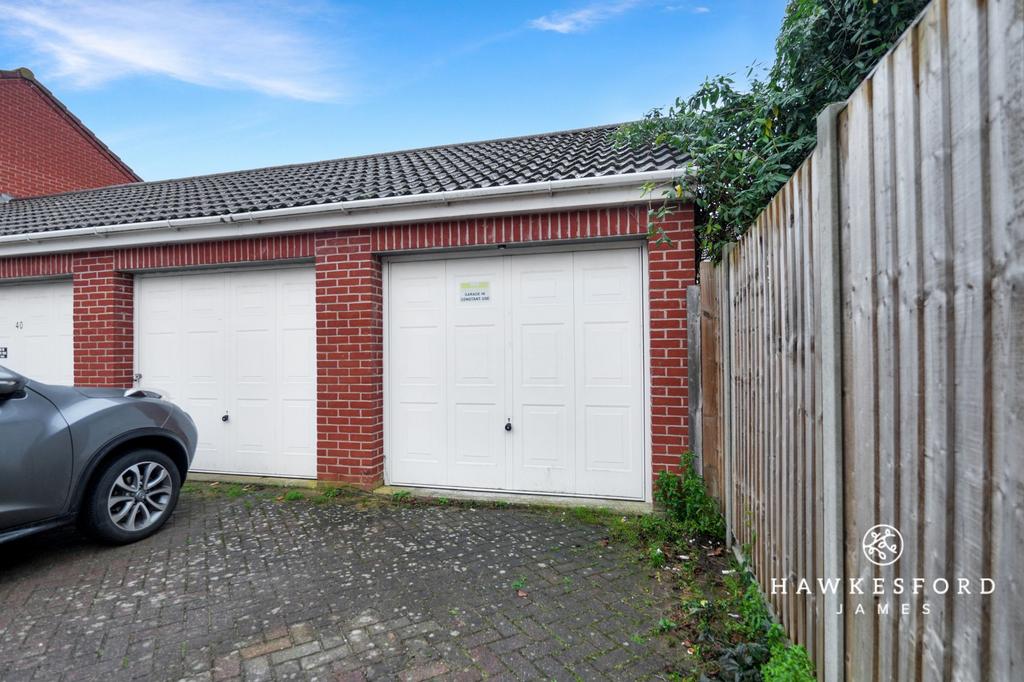 Moonstone Square, Sittingbourne - Garage &amp; parking