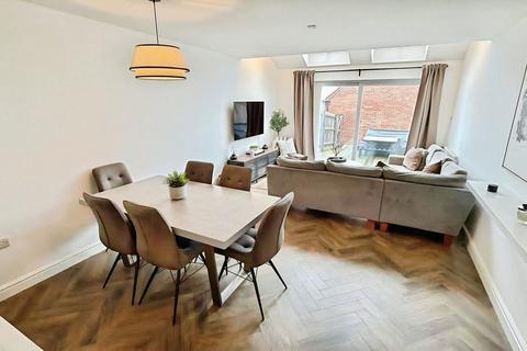 3 bedroom terraced house for sale, Poets Close, Hucknall, Nottingham, Nottinghamshire, NG15