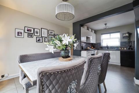 3 bedroom semi-detached house for sale, Elizabeth Close, Hucknall, Nottingham, Nottinghamshire, NG15
