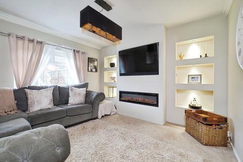 3 bedroom semi-detached house for sale, Elizabeth Close, Hucknall, Nottingham, Nottinghamshire, NG15