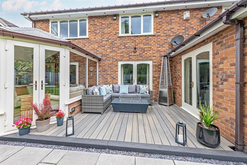 Decking/Seating Area