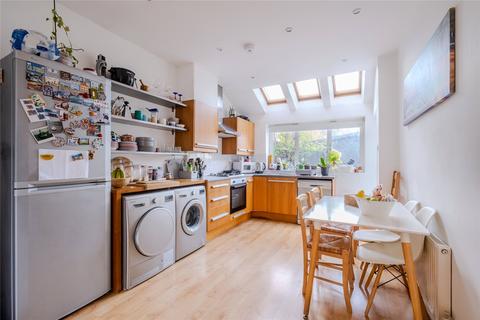 2 bedroom detached house to rent, Steep Hill, Lambeth SW16