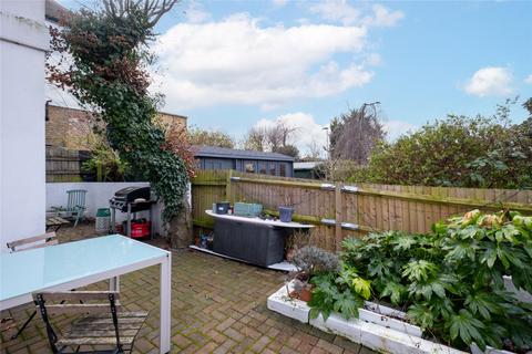 2 bedroom detached house to rent, Steep Hill, Lambeth SW16