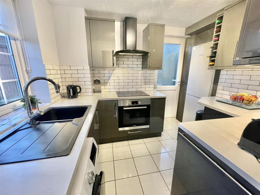 Kitchen 1.jpeg