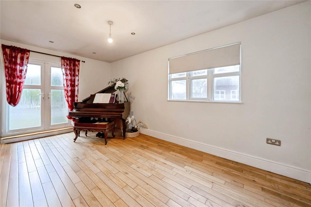 Lounge/Bedroom Four