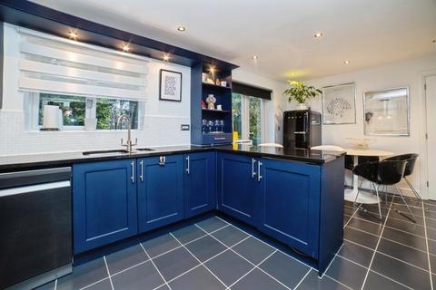 6 bedroom detached house for sale, Paddock Close, Mansfield, Nottinghamshire, NG18