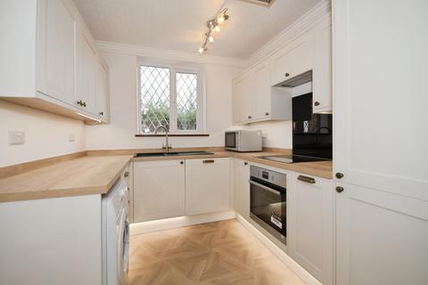 3 bedroom semi-detached house for sale, Leeming Lane North, Mansfield Woodhouse, Mansfield, Nottinghamshire, NG19