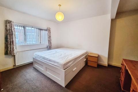 2 bedroom duplex to rent, Meanwood Road, Leeds LS6
