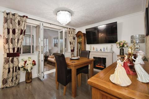 3 bedroom bungalow for sale, Farmcroft Road, Mansfield Woodhouse, Mansfield, Nottinghamshire, NG19