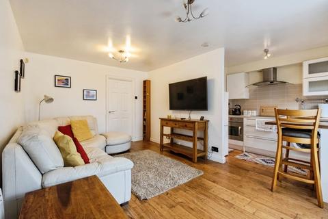 1 bedroom flat for sale, Dickinson Court, Wakefield, West Yorkshire, WF1