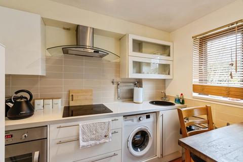 1 bedroom flat for sale, Dickinson Court, Wakefield, West Yorkshire, WF1