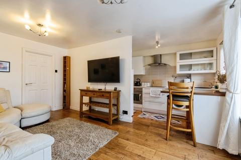 1 bedroom flat for sale, Dickinson Court, Wakefield, West Yorkshire, WF1