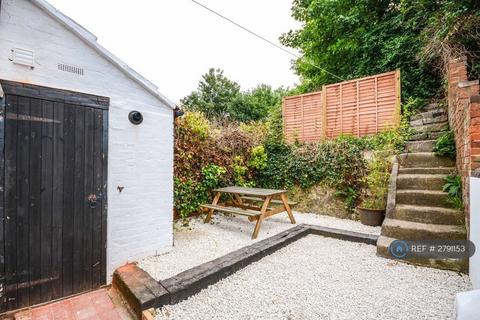 undefined, Field Road, Reading, RG1