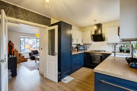 3 bedroom semi-detached house for sale, Woolgreaves Drive, Wakefield, West Yorkshire, WF2