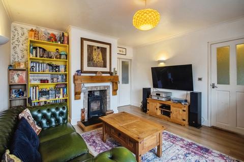 3 bedroom semi-detached house for sale, Woolgreaves Drive, Wakefield, West Yorkshire, WF2