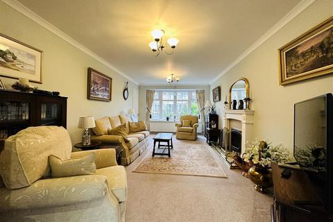 4 bedroom detached house for sale, Field Avenue, Thorpe Willoughby, Selby