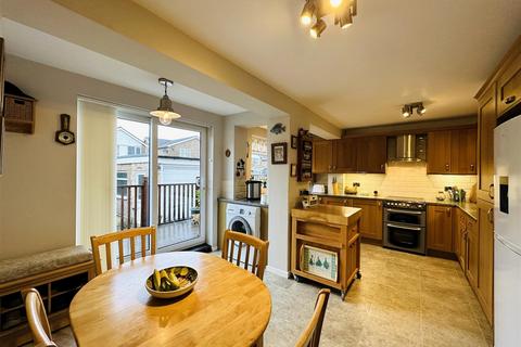 4 bedroom detached house for sale, Field Avenue, Thorpe Willoughby, Selby