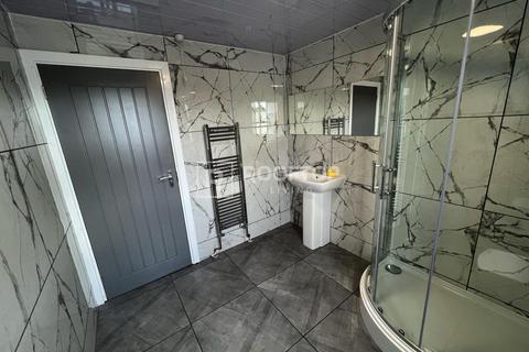 2 bedroom flat to rent, 43-55 Queens Road, Leeds LS6
