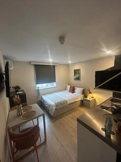 Studio to rent, London Road, Thornton Heath CR7
