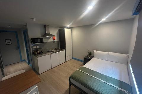 Studio to rent, London Road, Thornton Heath CR7