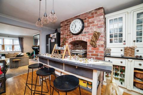 4 bedroom semi-detached house for sale, Mansfield Road, SUTTON-IN-ASHFIELD, Nottinghamshire, NG17