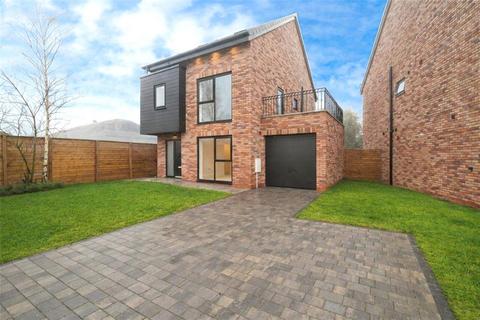 4 bedroom detached house for sale, Old Hall Street, Kearsley, Bolton, Greater Manchester, BL4