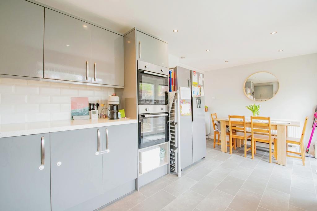 Kitchen/Dining
