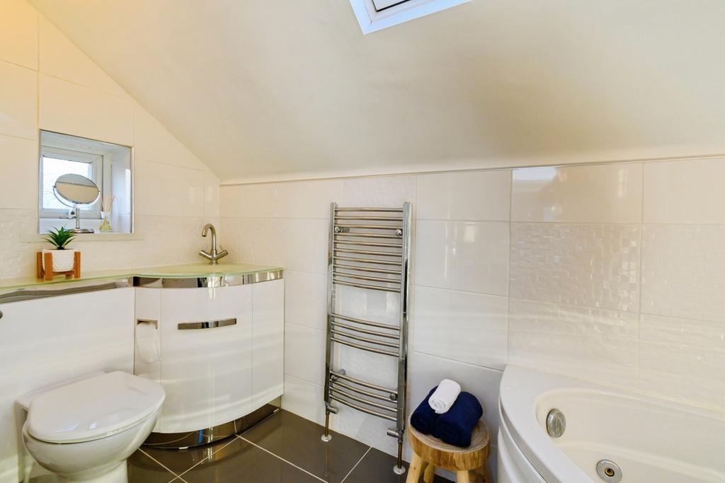 En Suite Bathroom