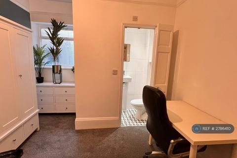 1 bedroom in a house share to rent, Edgcumbe Avenue, Newquay, TR7