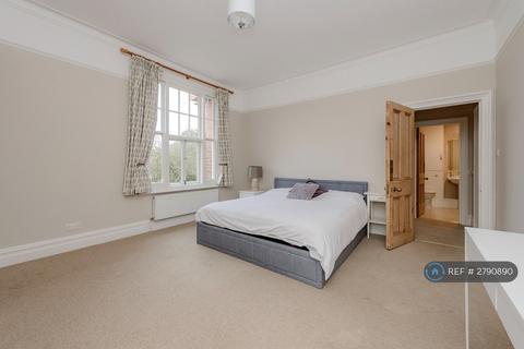 2 bedroom flat to rent, Dealtry Road, London, SW15